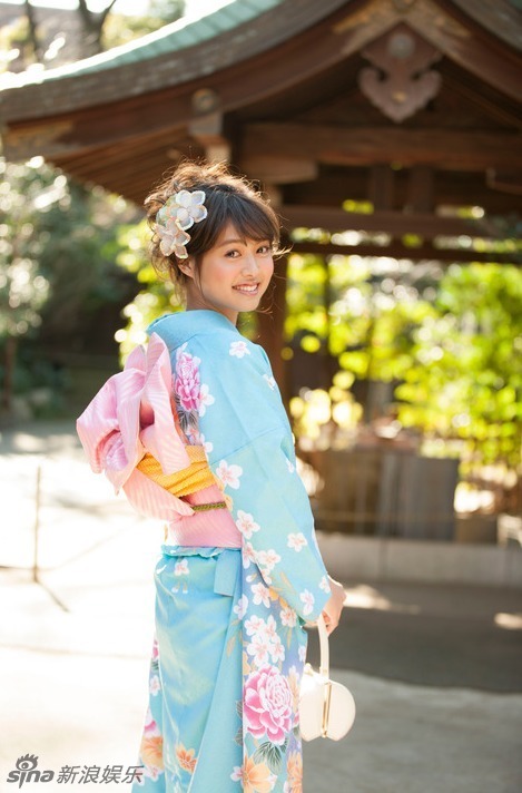 组图：日本嫩模久松郁实穿美艳和服迎接成人礼