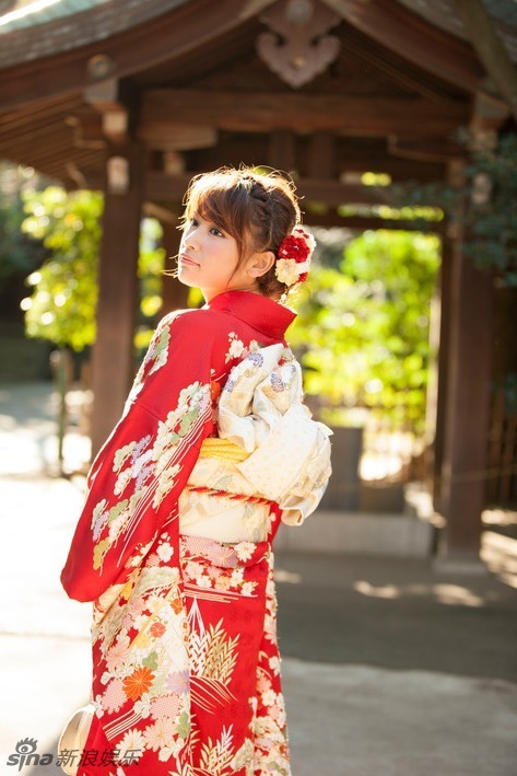 组图：日本嫩模久松郁实穿美艳和服迎接成人礼