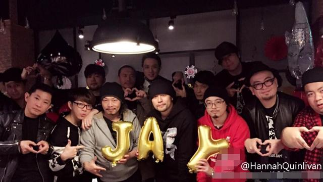 昆凌晒周杰伦生日会照秀恩爱：主题叫我爱Jay