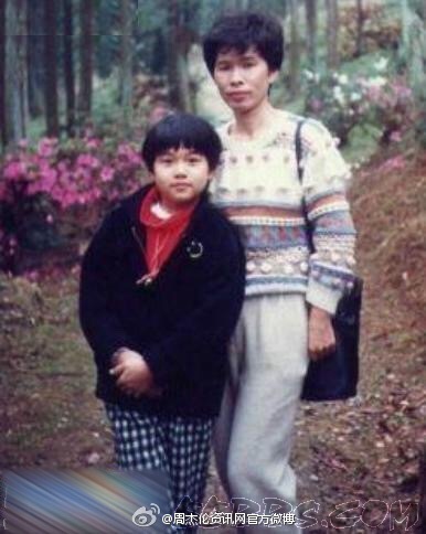 昆凌晒周杰伦生日会照秀恩爱：主题叫我爱Jay