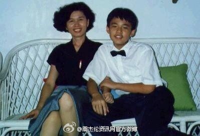 昆凌晒周杰伦生日会照秀恩爱:主题叫我爱Jay