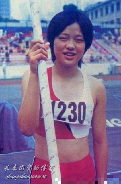 刘翔女友吴莎曝早年青涩照 曾为运动员身形矫健