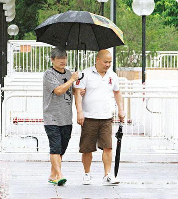 巨星家人凄惨落魄 传张柏芝父亲腿被打瘸