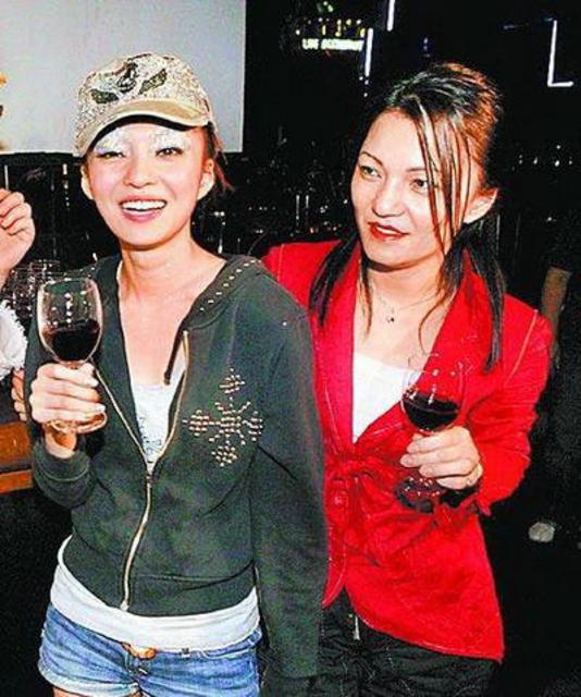 巨星家人凄惨落魄 传张柏芝父亲腿被打瘸