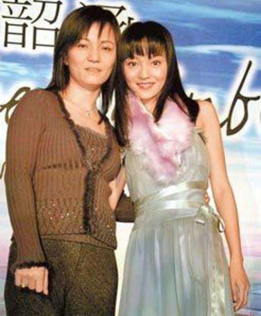 巨星家人凄惨落魄 传张柏芝父亲腿被打瘸