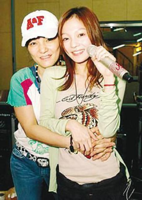 巨星家人凄惨落魄 传张柏芝父亲腿被打瘸