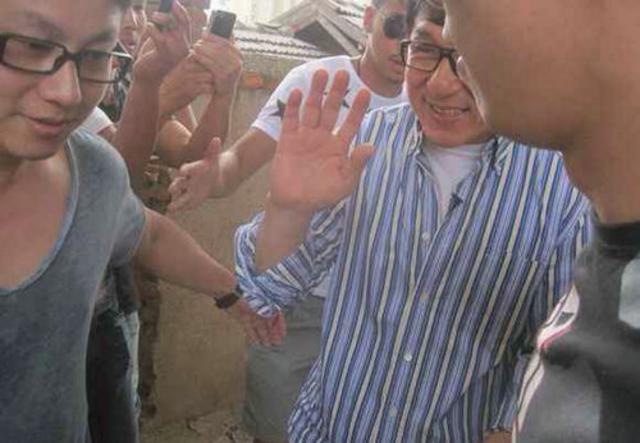 巨星家人凄惨落魄 传张柏芝父亲腿被打瘸