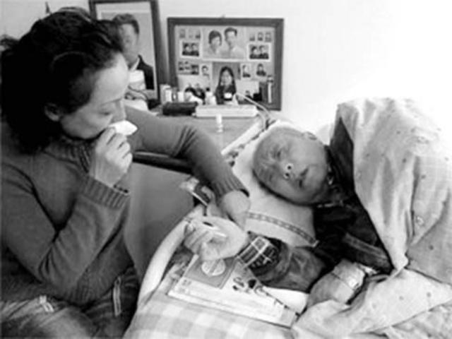 巨星家人凄惨落魄 传张柏芝父亲腿被打瘸