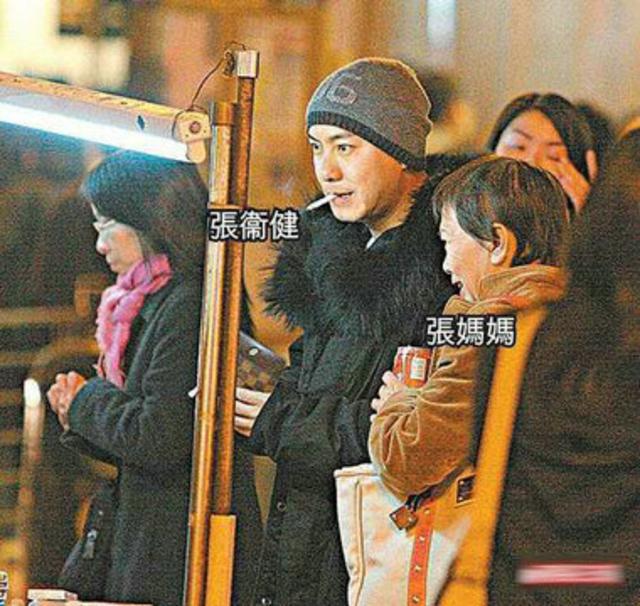 巨星家人凄惨落魄 传张柏芝父亲腿被打瘸