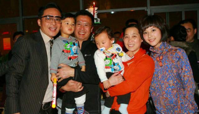 巨星家人凄惨落魄 传张柏芝父亲腿被打瘸