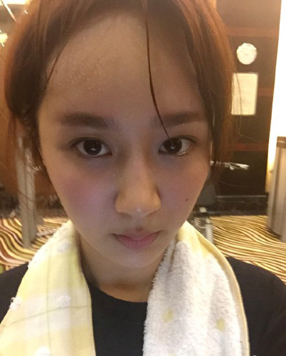 杨紫大眼长睫毛惹人羡 半颜照却撞脸了杨幂