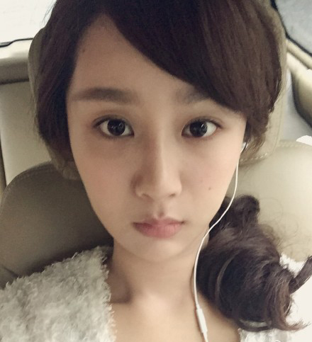 杨紫大眼长睫毛惹人羡 半颜照却撞脸了杨幂