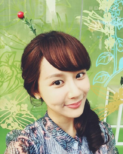 杨紫大眼长睫毛惹人羡 半颜照却撞脸了杨幂