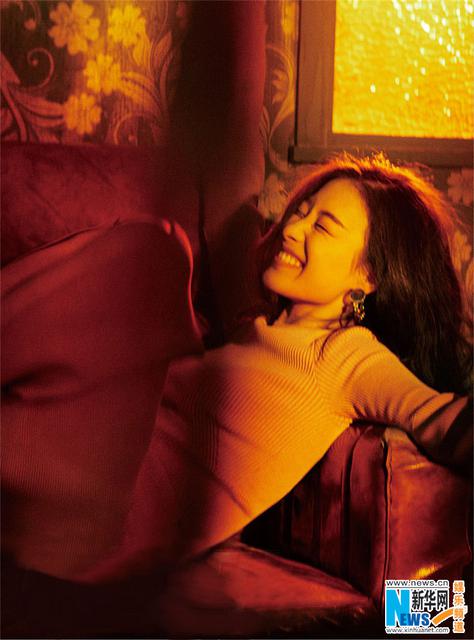 倪妮帅酷登封面春风拂面 柔美率性气场全开