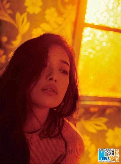 倪妮帅酷登封面春风拂面 柔美率性气场全开