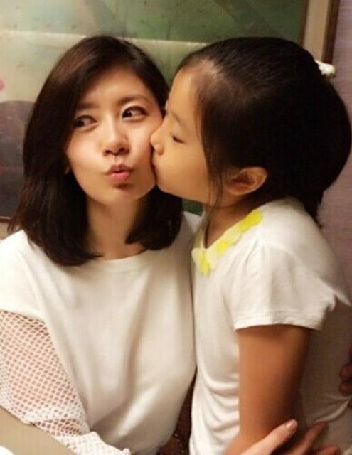 揭单亲妈妈心酸事 杨思琦为养女儿沦为啤酒妹 揭单亲妈妈心酸事 杨思琦为养女儿沦为啤酒妹