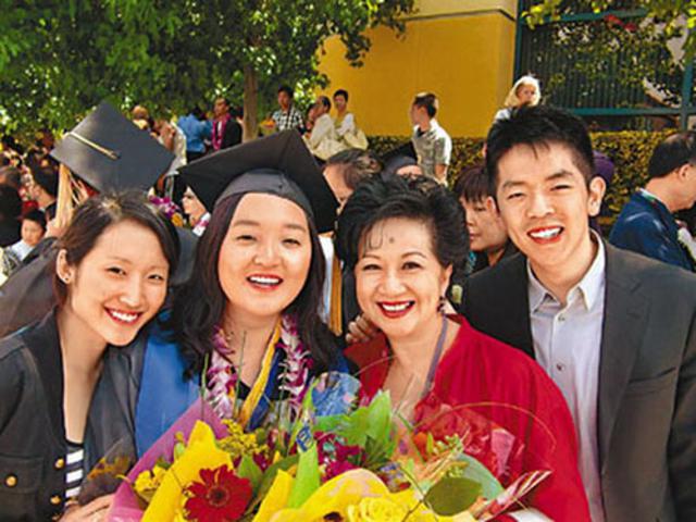 揭单亲妈妈心酸事 杨思琦为养女儿沦为啤酒妹 揭单亲妈妈心酸事 杨思琦为养女儿沦为啤酒妹