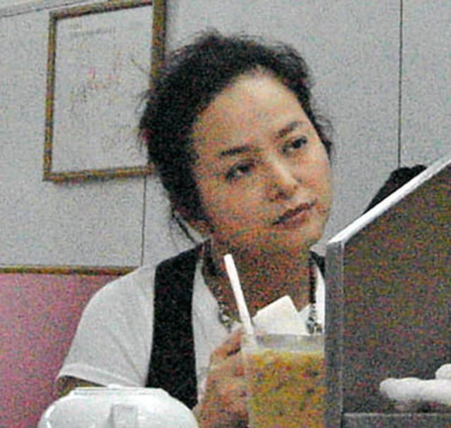 揭单亲妈妈心酸事 杨思琦为养女儿沦为啤酒妹 揭单亲妈妈心酸事 杨思琦为养女儿沦为啤酒妹