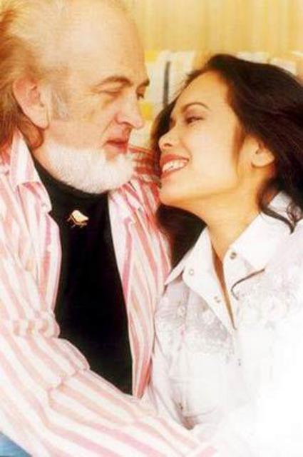 揭单亲妈妈心酸事 杨思琦为养女儿沦为啤酒妹 揭单亲妈妈心酸事 杨思琦为养女儿沦为啤酒妹