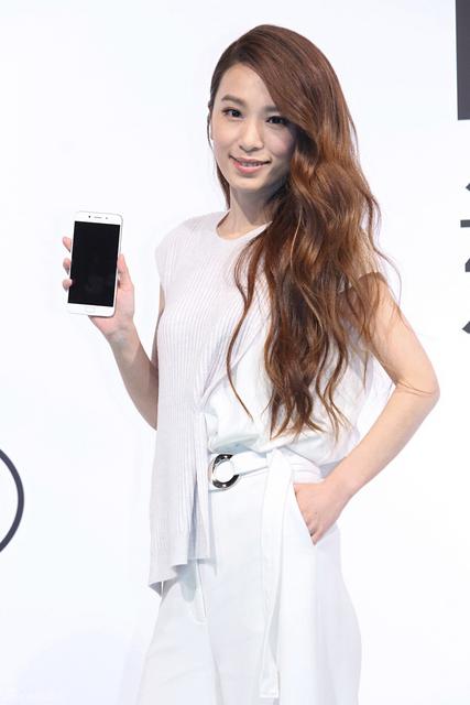selina前夫舌吻女主播 hebe盼媒体高抬贵手(图)