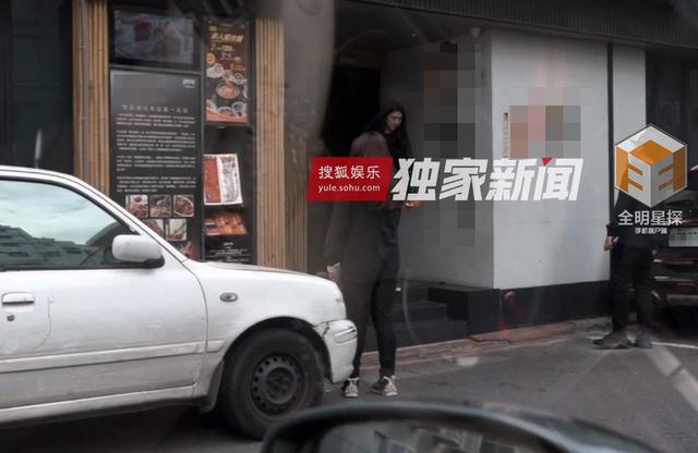 组图：钟汉良再被曝隐婚生女 与妻子两度同框