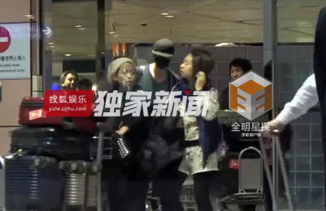 组图：钟汉良再被曝隐婚生女 与妻子两度同框