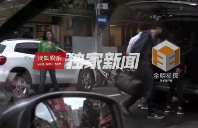 组图：钟汉良再被曝隐婚生女 与妻子两度同框