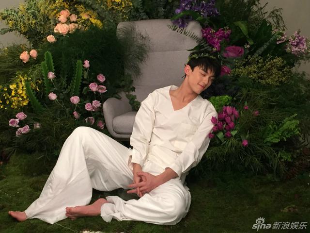 吴磊演绎睡衣版花样少年:麻烦帮我关下灯(图)