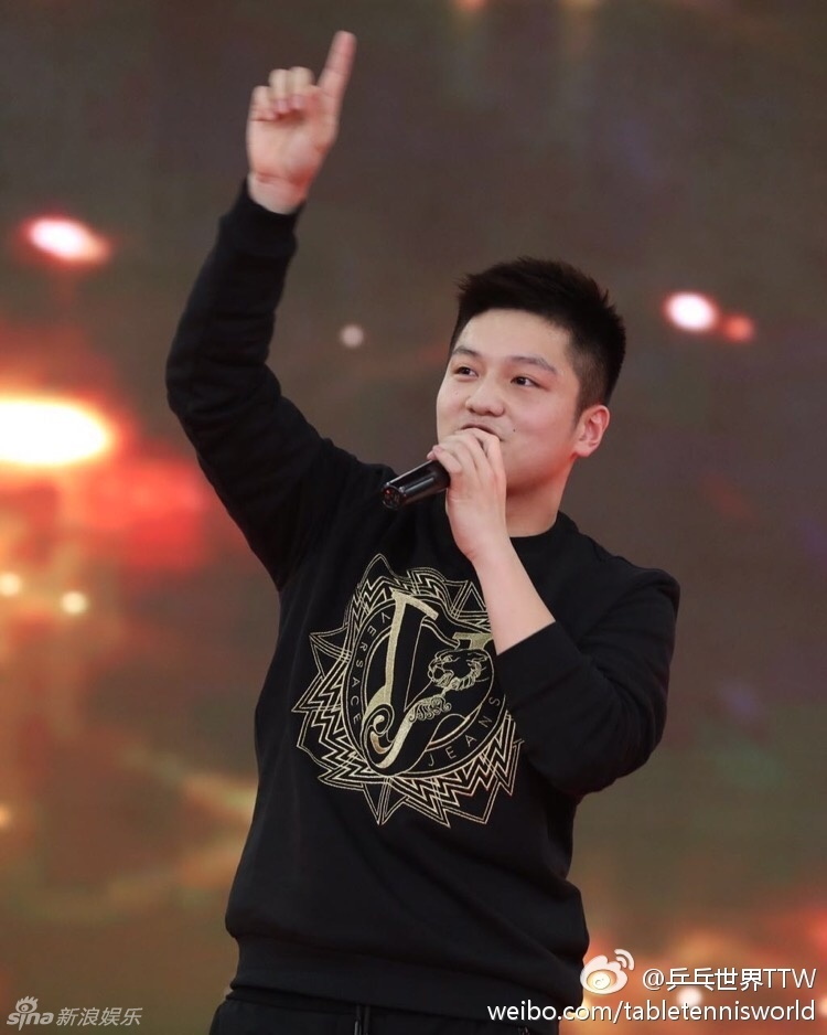 国乒春晚喝酒打球表演 马龙张继科齐登台(图)