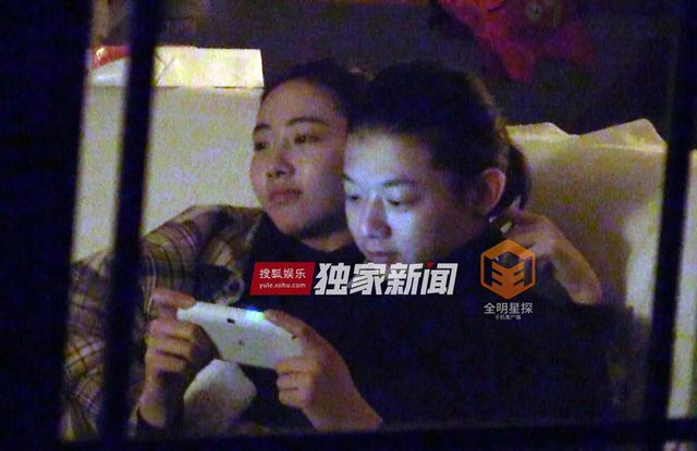 组图：霍尊恋情曝光！火风下厨招待“儿媳”