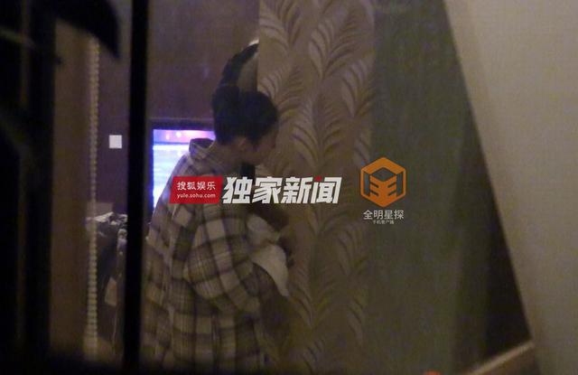 组图：霍尊恋情曝光！火风下厨招待“儿媳”