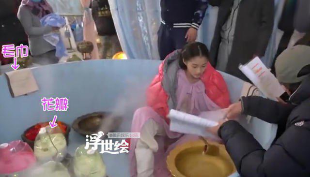 女星沐浴戏香艳撩人 这么诱惑的戏竟是这么拍的