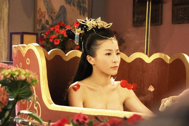 女星沐浴戏香艳撩人 这么诱惑的戏竟是这么拍的