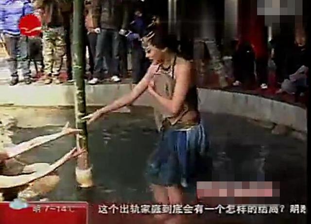 女星沐浴戏香艳撩人 这么诱惑的戏竟是这么拍的