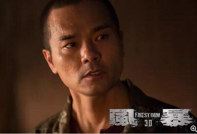 与刘德华传同性绯闻 当街乞讨拍裸体写真