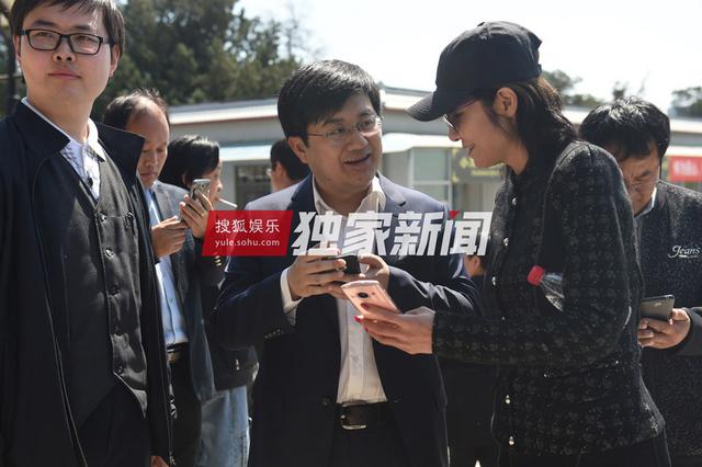 组图：杨洁追悼会举行 六小龄童徐少华等现身