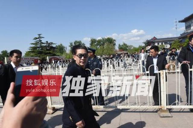 组图：杨洁追悼会举行 六小龄童徐少华等现身