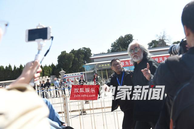 组图：杨洁追悼会举行 六小龄童徐少华等现身