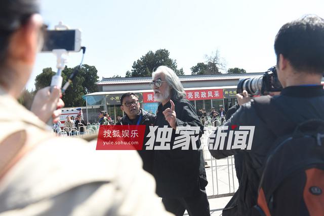 组图：杨洁追悼会举行 六小龄童徐少华等现身