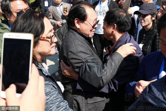 组图：杨洁追悼会举行 六小龄童徐少华等现身