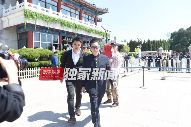 组图：杨洁追悼会举行 六小龄童徐少华等现身