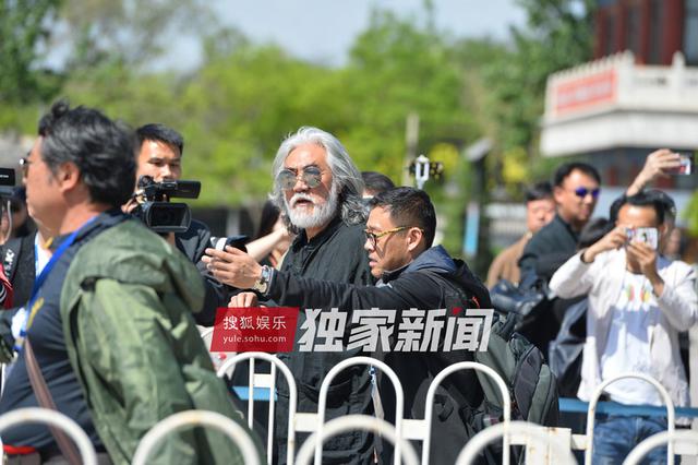 组图：杨洁追悼会举行 六小龄童徐少华等现身