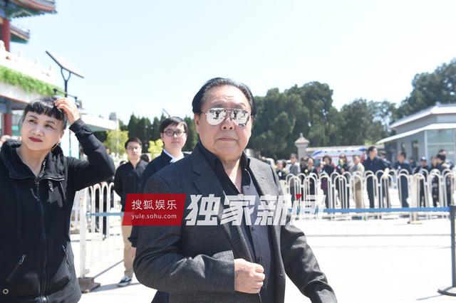 组图：杨洁追悼会举行 六小龄童徐少华等现身