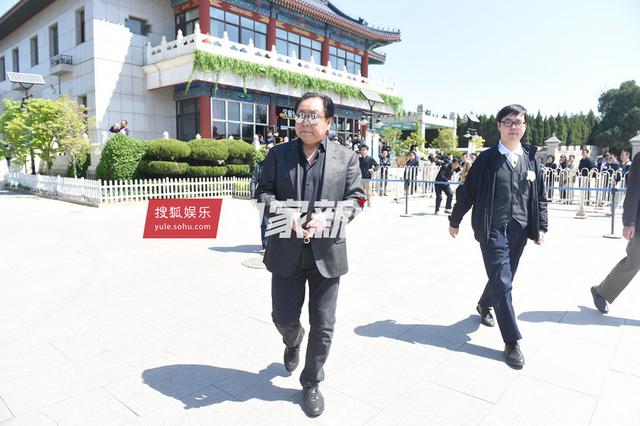 组图：杨洁追悼会举行 六小龄童徐少华等现身