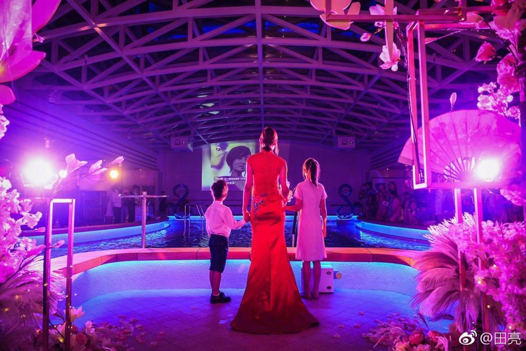 田亮庆结婚十周年甘为叶一茜跳水 花式送钻戒