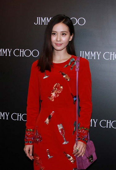 宋慧乔惊艳亮相成熟优雅 刘诗诗一身红装笑容温婉