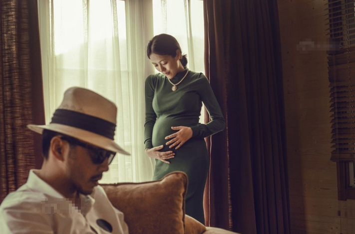 汪涵夫妇产前写真 准爸妈撰写最美情书