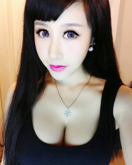 台球美女裁判波涛汹涌 男选手都看傻了