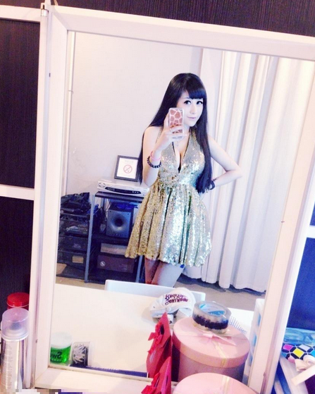 台球美女裁判波涛汹涌 男选手都看傻了