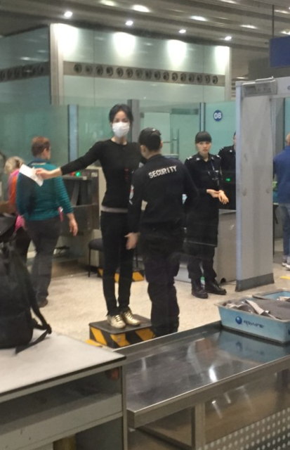 王菲独自出席刘嘉玲生日宴提前离席